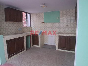 Oportunidad De Inversion. Venta De Casa En Zona Residencial En Urb. Banchero Rossi Nuevo Chimbote.