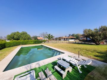 Espectacular Casa en Parcela en Condominio El Algarrobal, calle Pajaritos, Malloco, comuna de Peñaflor.