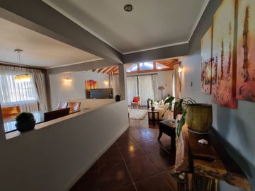 Espectacular Casa en Parcela en Condominio El Algarrobal, calle Pajaritos, Malloco, comuna de Peñaflor.
