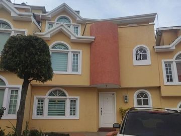 Venta de Casa en el Norte de Quito, Sector El Condado, Santa Anita