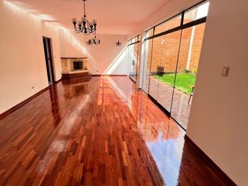 VENDO HERMOSA CASA EN EL SOLMDE LA MOLINA
