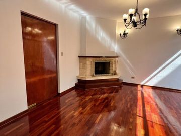 VENDO HERMOSA CASA EN EL SOLMDE LA MOLINA