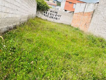 Terreno plano en venta con cerramiento en urbanizacion privada-Conocoto
