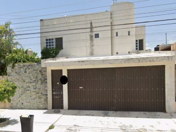 Venta de Casa en Remate, cerca del Parque Hundido de Brisas, Col. San Pedro Cholul, Mérida, Yucatán