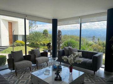 Casa Venta Nayon. Urbanizacion exclusiva. Doble filtro de seguridad.