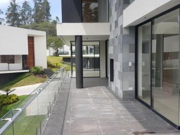 Casa Venta Nayon. Urbanizacion exclusiva. Doble filtro de seguridad.