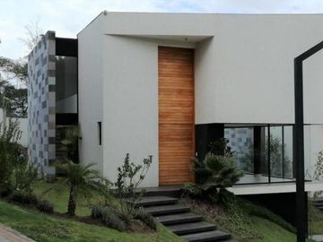 Casa Venta Nayon. Urbanizacion exclusiva. Doble filtro de seguridad.