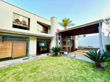 VENDO LINDA CASA / 3 DOR / CONDOMINIO / BATALLONES / SANTA TERESA / DISEÑADA POR ARQ. MALACHOWSKI,  TECHOS ALTOS, ESPACIOS AMPLIOS, MUY ILUMINADA