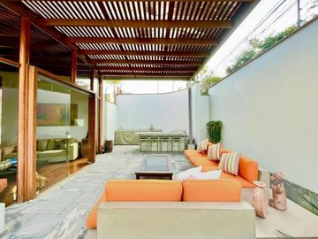 VENDO LINDA CASA / 3 DOR / CONDOMINIO / BATALLONES / SANTA TERESA / DISEÑADA POR ARQ. MALACHOWSKI,  TECHOS ALTOS, ESPACIOS AMPLIOS, MUY ILUMINADA