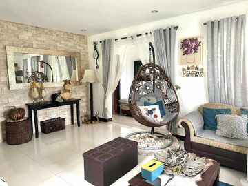 HOUSE AND LOT IN AMADEO CAVITE