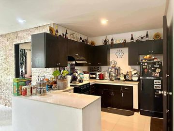 HOUSE AND LOT IN AMADEO CAVITE