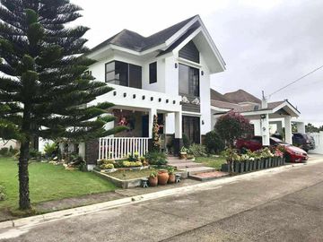 HOUSE AND LOT IN AMADEO CAVITE