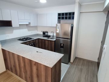 🏙️ Vive en las Alturas con Estilo frente a san isidro 3 hab. Amoblado