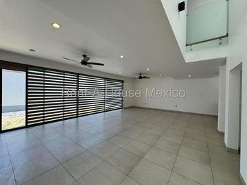 Jurica, casa en venta en Arco de Piedra. FVR