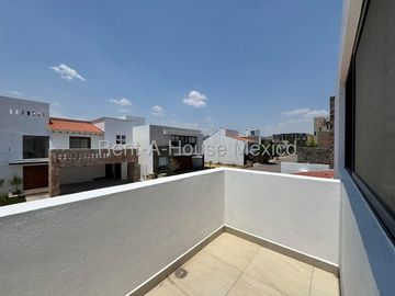 Jurica, casa en venta en Arco de Piedra. FVR