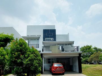 DISEWAKAN RUMAH MEWAH LUAS DI KOMPLEK KEBAYORAN BINTARO