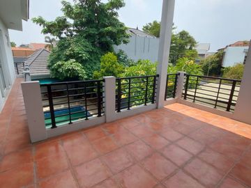 DISEWAKAN RUMAH MEWAH LUAS DI KOMPLEK KEBAYORAN BINTARO