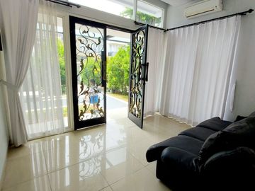 DISEWAKAN RUMAH MEWAH LUAS DI KOMPLEK KEBAYORAN BINTARO