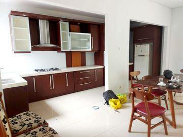DISEWAKAN RUMAH MEWAH LUAS DI KOMPLEK KEBAYORAN BINTARO