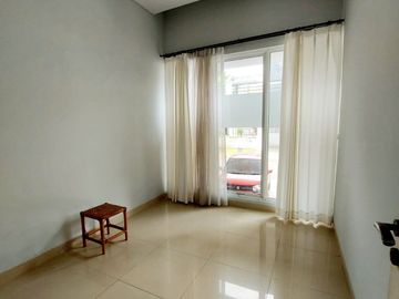 DISEWAKAN RUMAH MEWAH LUAS DI KOMPLEK KEBAYORAN BINTARO