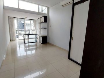 DISEWAKAN RUMAH MEWAH LUAS DI KOMPLEK KEBAYORAN BINTARO