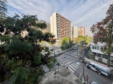 Se Vende 2 Dormitorios+ Estacionamiento .Av Perú