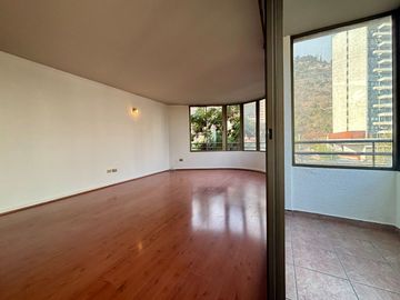 Se Vende 2 Dormitorios+ Estacionamiento .Av Perú