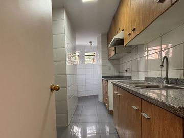 Se Vende 2 Dormitorios+ Estacionamiento .Av Perú