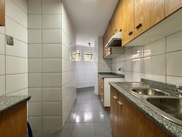 Se Vende 2 Dormitorios+ Estacionamiento .Av Perú