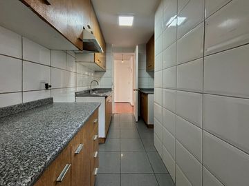 Se Vende 2 Dormitorios+ Estacionamiento .Av Perú