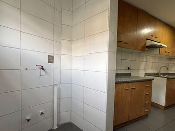 Se Vende 2 Dormitorios+ Estacionamiento .Av Perú