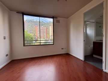 Se Vende 2 Dormitorios+ Estacionamiento .Av Perú