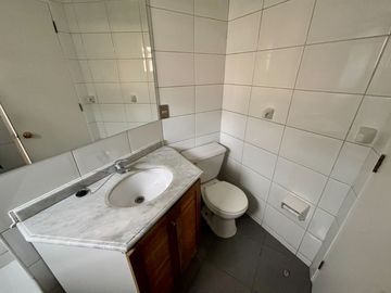 Se Vende 2 Dormitorios+ Estacionamiento .Av Perú