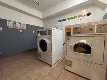 Se Vende 2 Dormitorios+ Estacionamiento .Av Perú
