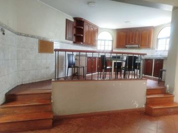 VENTA CASA URB. LOS GIRASOLES DE HUAMPANI CHACLACAYO 200 M2 $265 000