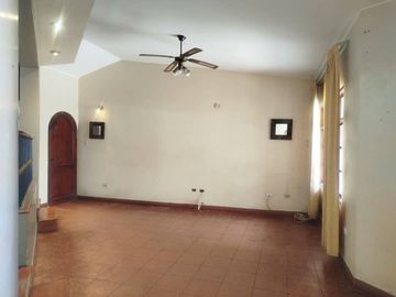 VENTA CASA URB. LOS GIRASOLES DE HUAMPANI CHACLACAYO 200 M2 $265 000