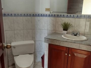 VENTA CASA URB. LOS GIRASOLES DE HUAMPANI CHACLACAYO 200 M2 $265 000