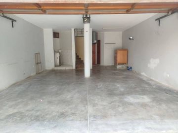 VENTA CASA URB. LOS GIRASOLES DE HUAMPANI CHACLACAYO 200 M2 $265 000