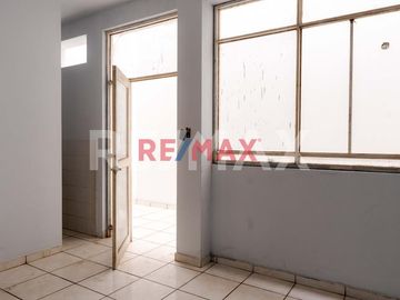 CASA EN VENTA DE 120M CERCA A LA AV. TANTAMAYO EN SAN MARTIN DE PORRES