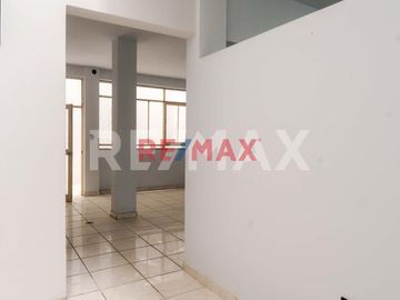 CASA EN VENTA DE 120M CERCA A LA AV. TANTAMAYO EN SAN MARTIN DE PORRES