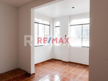 CASA EN VENTA DE 120M CERCA A LA AV. TANTAMAYO EN SAN MARTIN DE PORRES