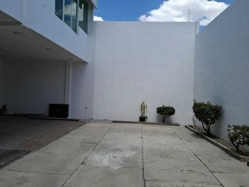 HERMOSO RESIDENCIAL EN VENTA EN OCOTLAN