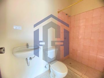 Casa de 2 plantas en venta - Mucho Lote 1, Guayaquil, Ecuador