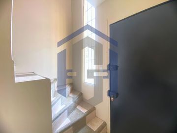 Casa de 2 plantas en venta - Mucho Lote 1, Guayaquil, Ecuador