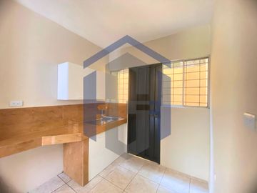 Casa de 2 plantas en venta - Mucho Lote 1, Guayaquil, Ecuador