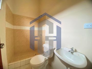 Casa de 2 plantas en venta - Mucho Lote 1, Guayaquil, Ecuador
