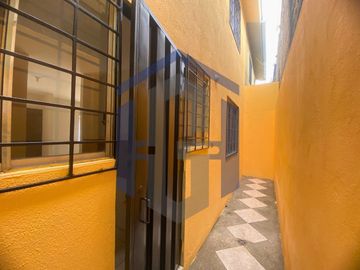 Casa de 2 plantas en venta - Mucho Lote 1, Guayaquil, Ecuador