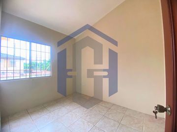 Casa de 2 plantas en venta - Mucho Lote 1, Guayaquil, Ecuador