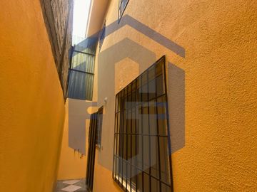 Casa de 2 plantas en venta - Mucho Lote 1, Guayaquil, Ecuador