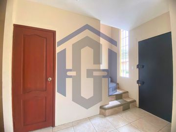 Casa de 2 plantas en venta - Mucho Lote 1, Guayaquil, Ecuador